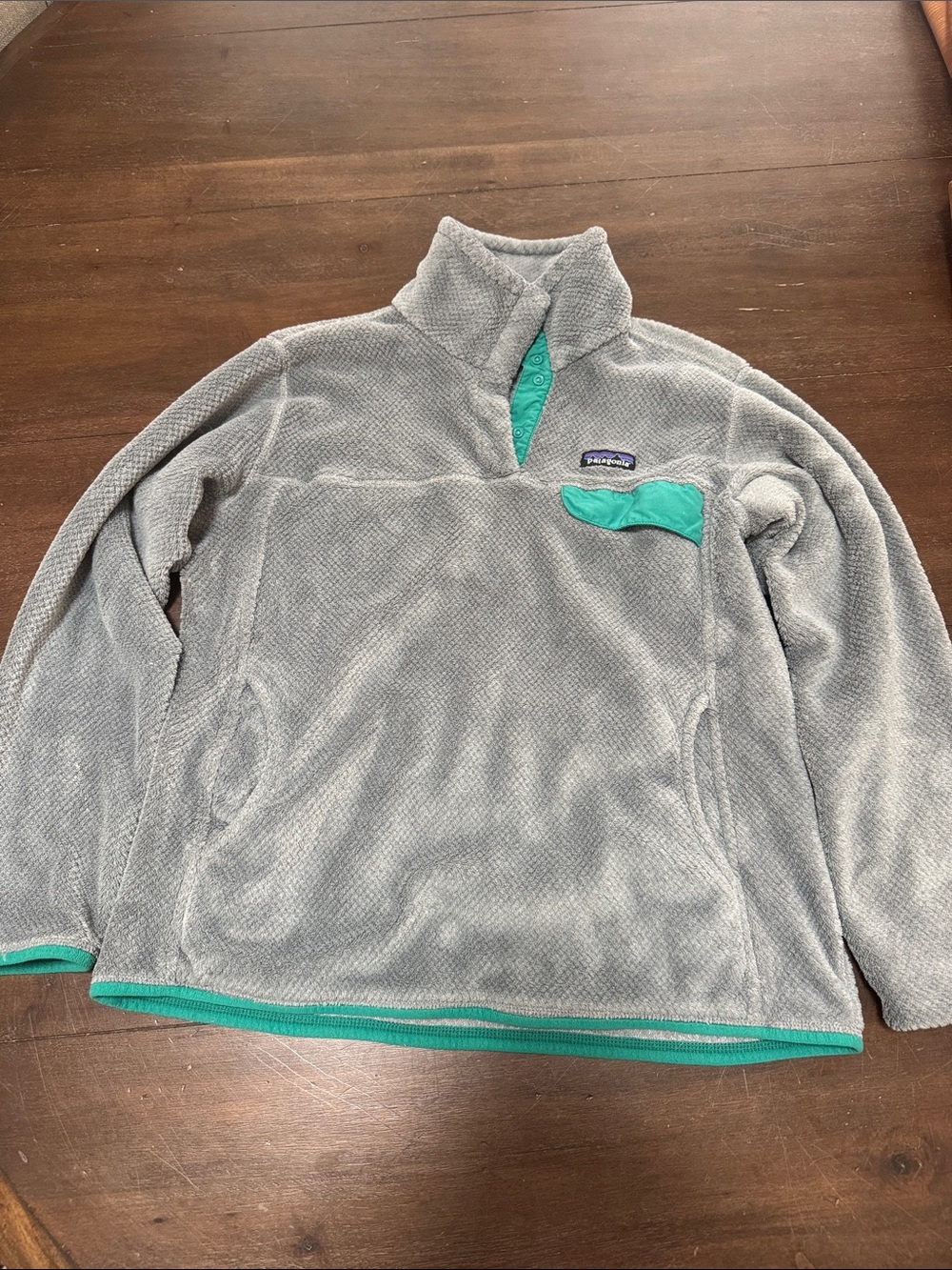 Patagonia Light Gray Fleece Pullover with Teal Accents